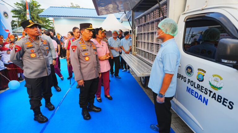 Kapolri Tinjau Pelaksanaan SPPG Polrestabes Medan, Pastikan MBG Tepat Sasaran