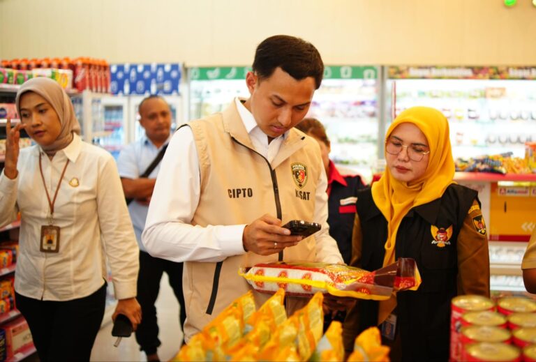 Polres Kediri Kota Bersama TPID Sidak Beras Premium di Sejumlah Pasar Modern