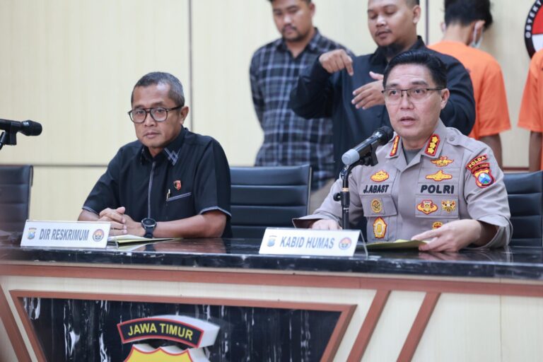 Polda Jatim Amankan Dua Oknum Aktivis Mahasiswa Terduga Pelaku Pemerasan Kadisdik