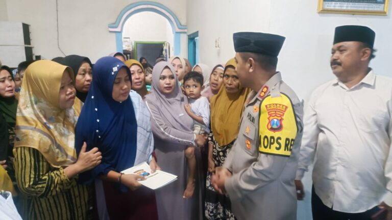 Kapolres Probolinggo Sambangi Rumah Duka Sampaikan Bela Sungkawa pada Keluarga Korban Penembakan di Papua
