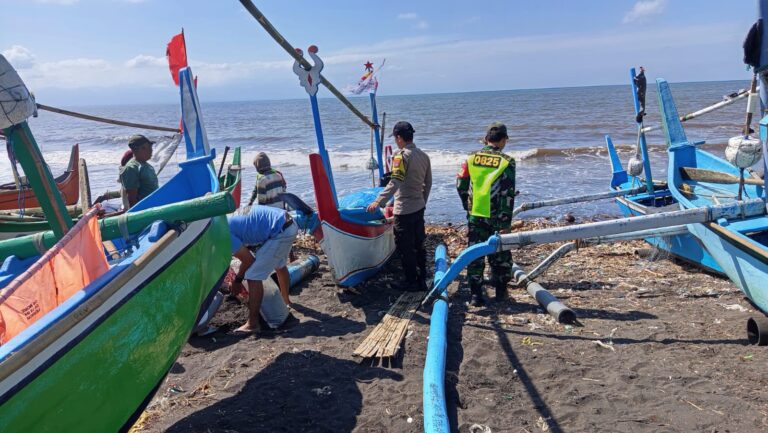 Polresta Banyuwangi Intensifkan Patroli Pesisir, Dukung Pencarian Korban KMP Tunu Pratama Jaya