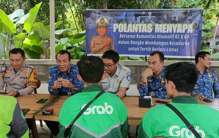 Polantas Menyapa: Polres Bondowoso Beri Edukasi Komunitas Ojol di Operasi Patuh Semeru 2025