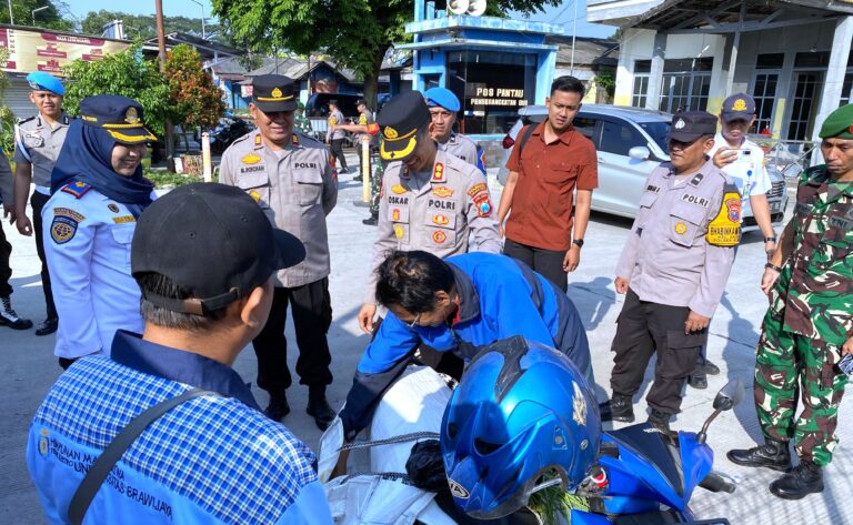 Wakapolresta Malang Kota Kunjungi Terminal Arjosari, Ajak Ngobrol Penumpang dan Pemilik Kios