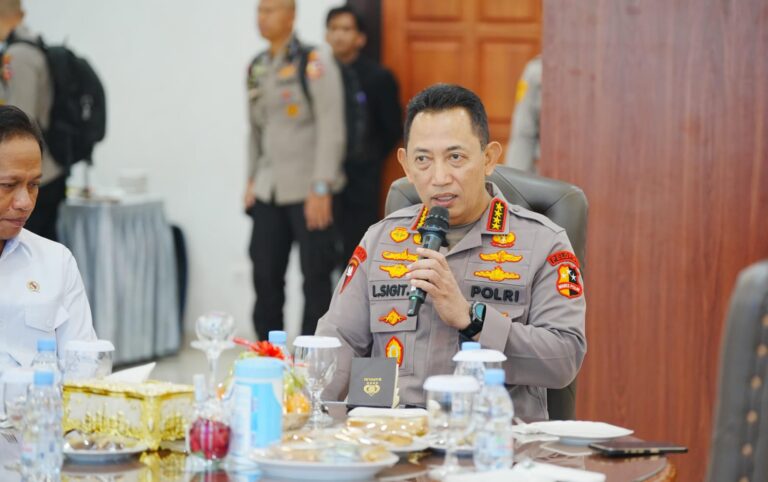 Cegah Karhutla Meluas, Kapolri Instruksikan Respons Cepat Padamkan Titik Api