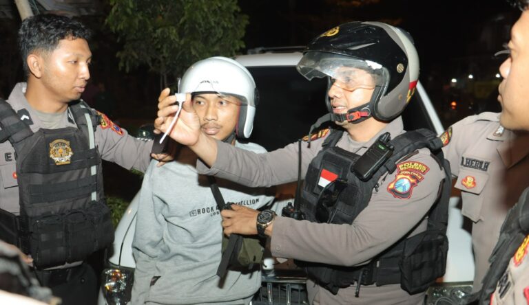 Patroli Malam, Polisi Amankan 3 Pemuda di Mojokerto Diduga Akan Pesta Sabu