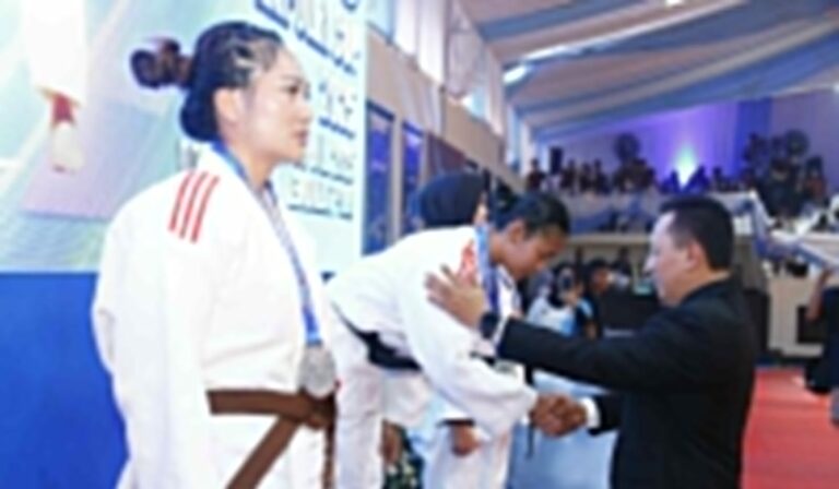 Kapolri Jadi Wasit di Kejuaraan Judo Kapolri Cup 2025