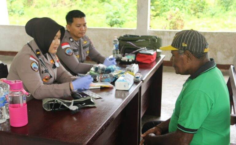 Tokoh Masyarakat Kampung Ansudu, Apresiasi Satgas Ops Damai Cartenz Gelar Bakti Kesehatan Gratis bagi Lansia