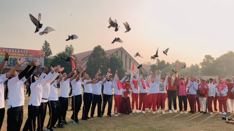 Gelorakan Semangat Kemerdekaan, SPN Polda Jatim Lepas 17 Merpati Gelar Berbagai Lomba Penuh Kebersamaan