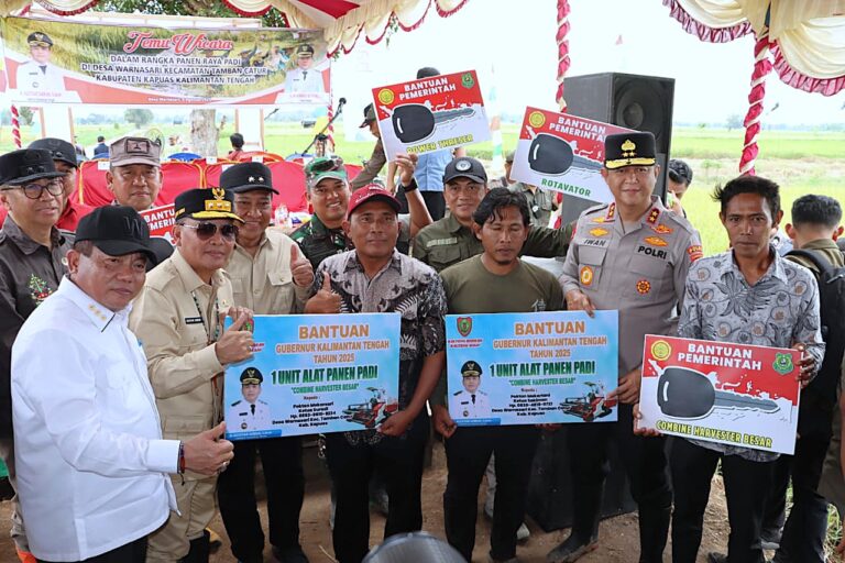 Kapolda Kalteng dan Gubernur Panen Raya Padi di Kapuas, Wujud Dukungan terhadap Ketahanan Pangan
