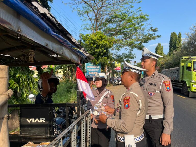 Ribuan Bendera Merah Putih Dibagikan oleh Polres Probolinggo untuk Warga, Bangkitkan Semangat Kemerdekaan RI ke-80