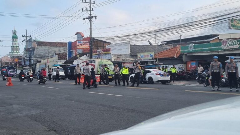 Siapkan Buffer Zone, Ditlantas Polda Jatim Urai Kepadatan Jalur Situbondo-Ketapang Banyuwangi