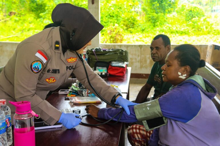 Dari Pantai Timur Papua, Dua Srikandi Polri Hadir Membawa Harapan