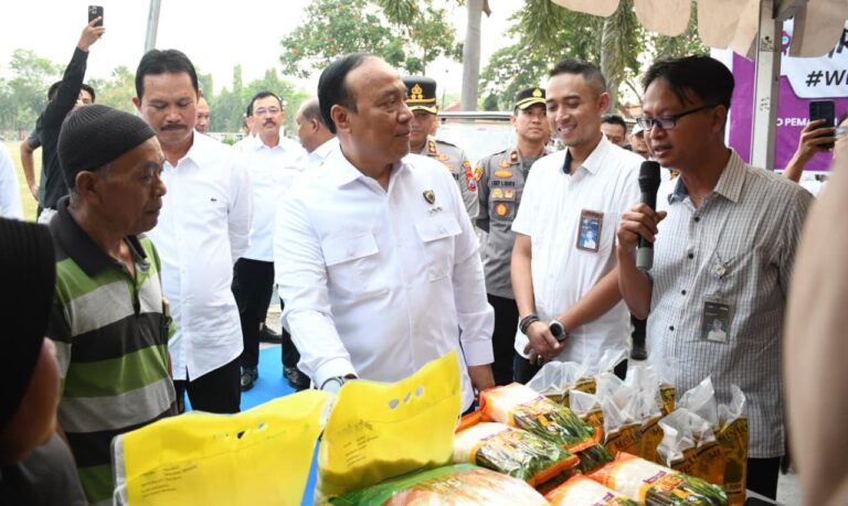 Polri Distribusikan 6 Ton Beras, Gelar Gerakan Pasar Murah di Madiun, Sinergi dengan Bulog Tekan Inflasi