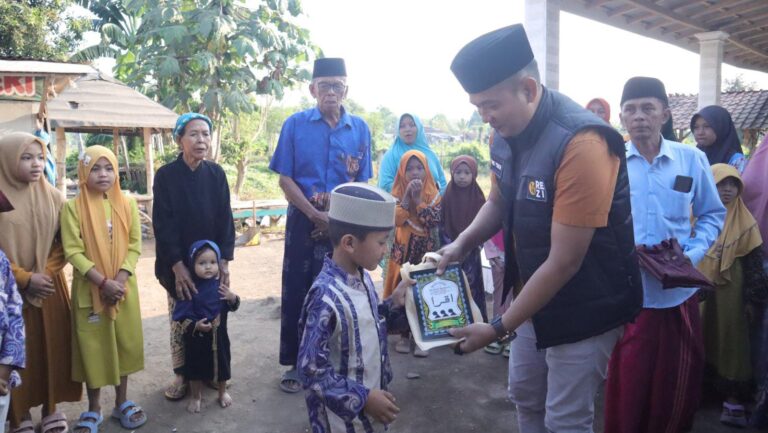 Ziarah ke Makam Pahlawan Nasional dan Beri Bantuan Guru Ngaji Warnai Hari Juang Polri di Situbondo