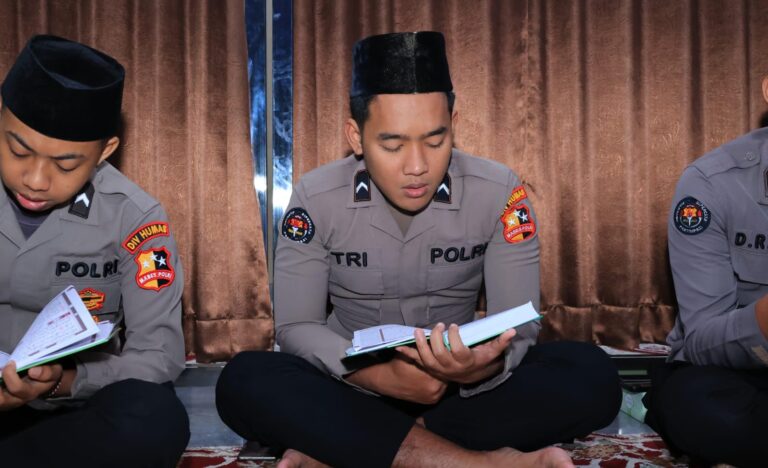 Divhumas Polri Tebar Keberkahan Lewat Pengajian dan Khataman Rutin