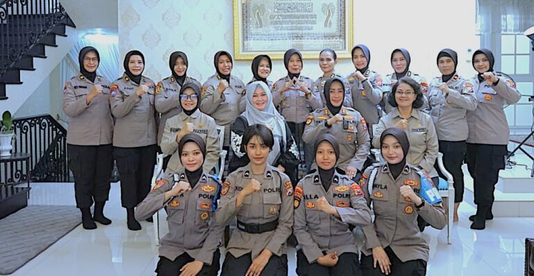 Polwan Polda Jatim Gelar Anjangsana ke Purnawirawan dalam Rangka Hari Jadi ke-77 Polwan RI