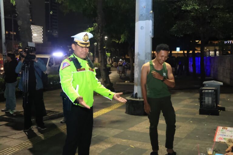 Polisi Patroli Skala Besar Hingga Sasar Gang-gang di Jakarta Usai Demo