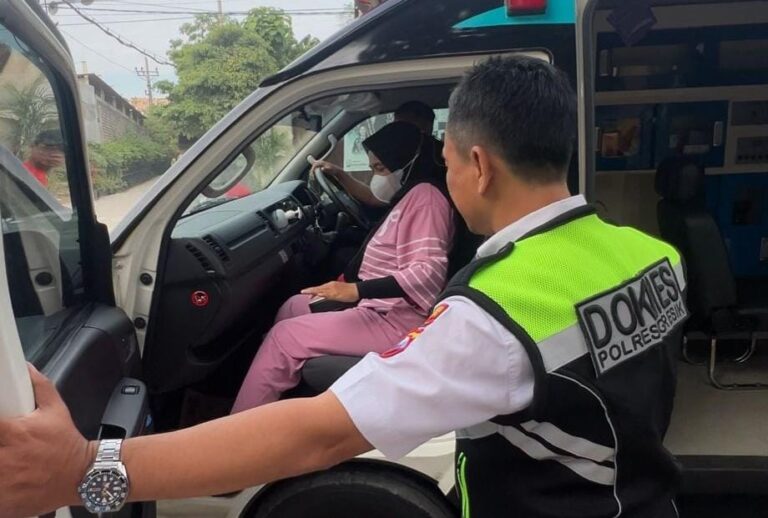 Loyalitas Tanpa Batas Ambulans Gratis Polres Gresik Bantu Warga