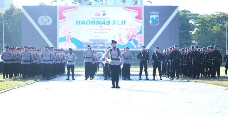 Anggota Sat Brimob Polda Jatim Terima Penghargaan KPLB dari Kapolri