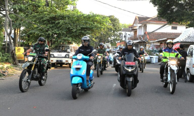 Soliditas TNI, Polri, Pemda dan Masyarakat Warnai Patroli Skala Besar di Kota Malang
