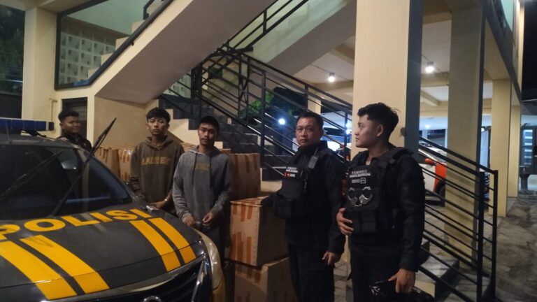 Polresta Banyuwangi Berhasil Amankan Truk Muat Ribuan Liter Miras Jenis Arak Dikemas Dalam Botol