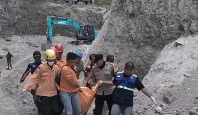 Tim SAR Gabungan Polres Magetan Berhasil Evakuasi Korban Longsor Tambang Trosono