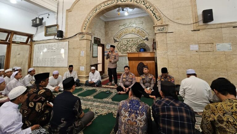 Polres Probolinggo Safari Jum’at Wujudkan Kemitraan yang Solid dan Lingkungan Kondusif