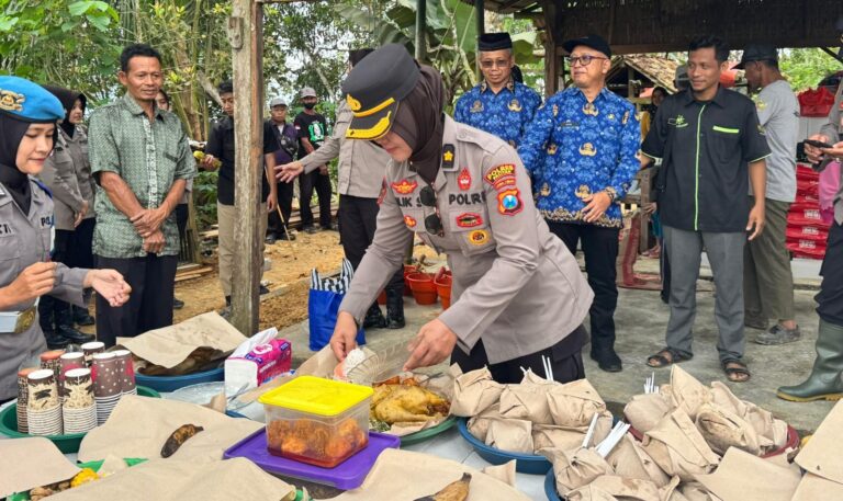 Bedah Rumah Warga di Tulakan, Polres Pacitan Peringati Hari Jadi Polwan ke-77