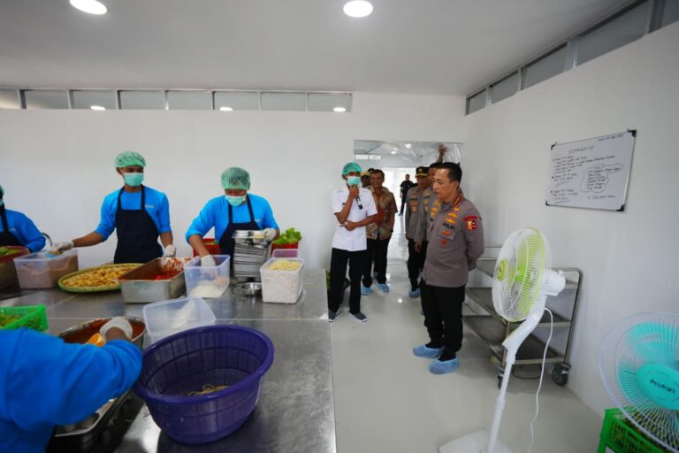 Tinjau Langsung SPPG Pabelan, Kapolri Tekankan Perkuat Food Security