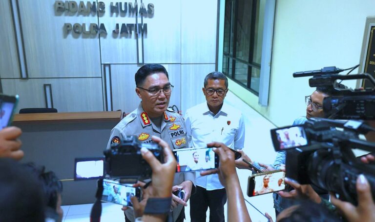 Polda Jatim Kembalikan Buku Sitaan yang Tidak Terkait dengan Tindak Pidana