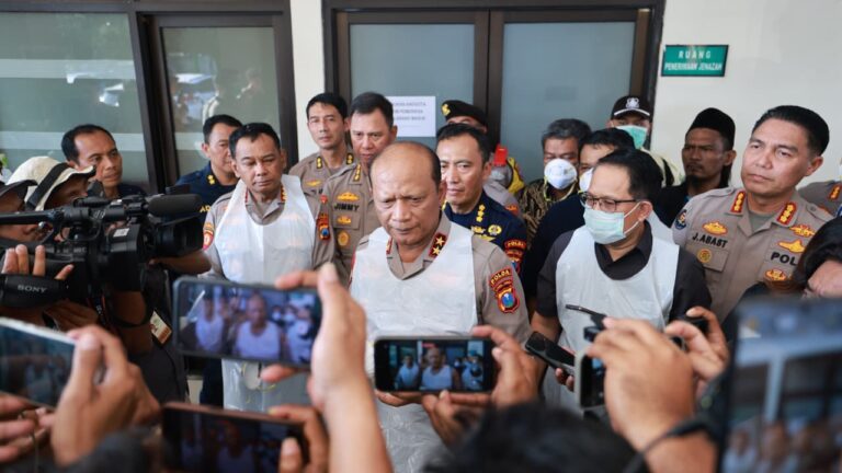 Kapolda Jatim Tegaskan Proses Identifikasi Korban Robohnya Bangunan Pesantren Al-Khoziny Berjalan Intensif