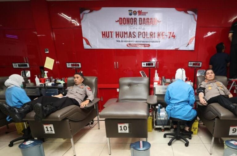 Peringati Hari Jadi Humas Polri ke-74 Polda Jatim Gelar Donor Darah