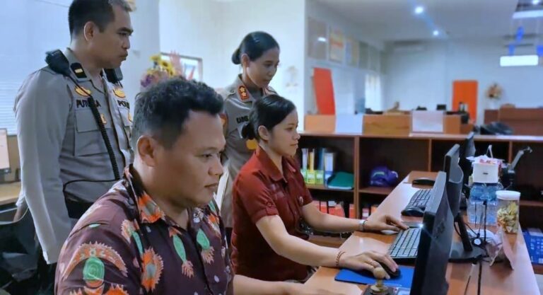 Pastikan Pelayanan SPKT dan Pamapta Berjalan Lancar, Kapolres Jembrana Cek Kesiapan Personel