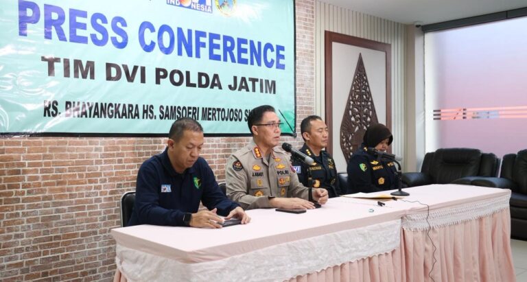 Tim DVI Polda Jatim Kembali Identifikasi 8 Jenazah Korban Robohnya Ponpes Al-Khoziny Sidoarjo