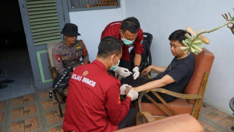 Brimob Polda Jatim Buka Layanan Kesehatan Gratis di Ponpes Al Khoziny Sidoarjo