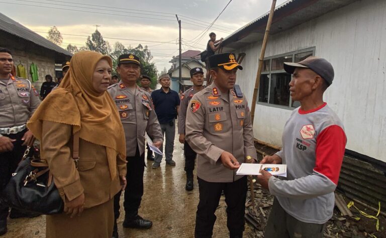 Polres Probolinggo Bantu Warga Terdampak Angin Puting Beliung
