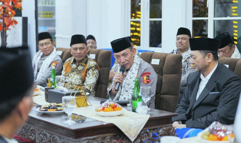Kapolri Tekankan Jaga Persatuan-Kesatuan saat Silaturahmi ke Ponpes An-Nur Malang