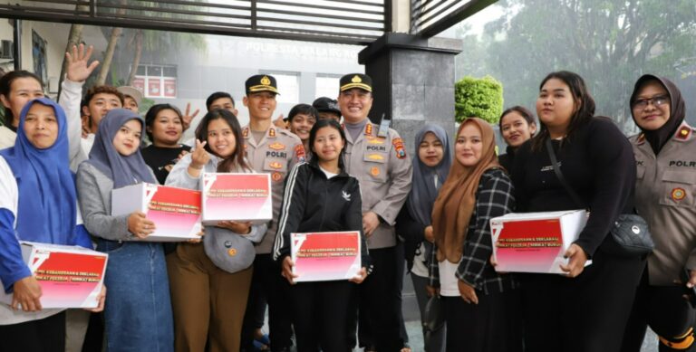 Polresta Malang Kota Bersama Serikat Pekerja/Buruh Melaksanakan Apel Kebangsaan dan Deklarasi