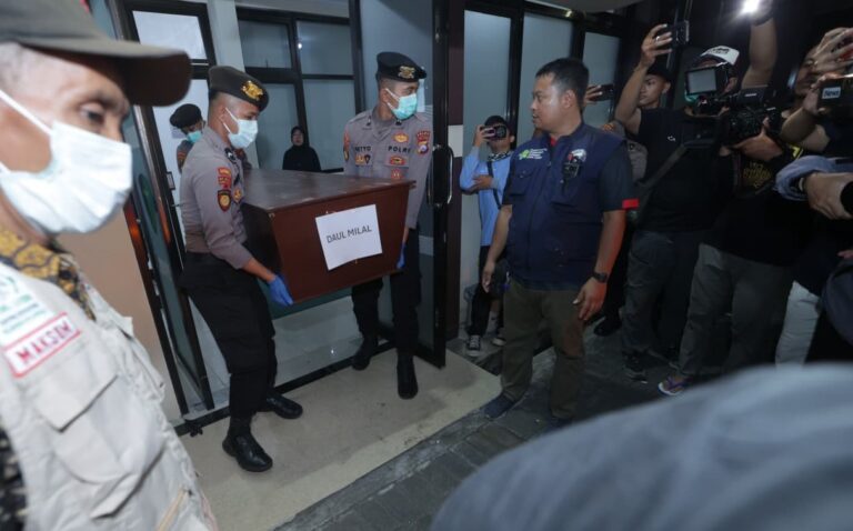 Polda Jatim Serahkan 3 Jenazah Santri Ponpes Al Khoziny ke Keluarga