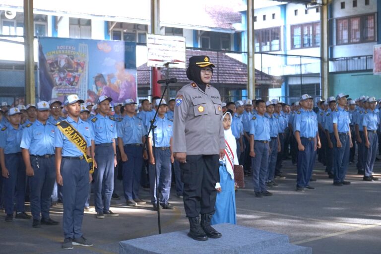 Police Goes To School Serentak: Polresta Malang Kota Cegah Pelajar Terlibat Aksi Provokatif, Wujudkan Generasi Muda Cerdas dan Taat Hukum