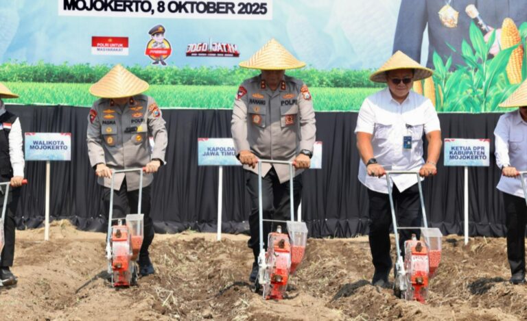 Kapolda Jatim Pimpin Penanaman Jagung Serentak Kwartal IV di Mojokerto Pakai Benih Eco Bhayangkara