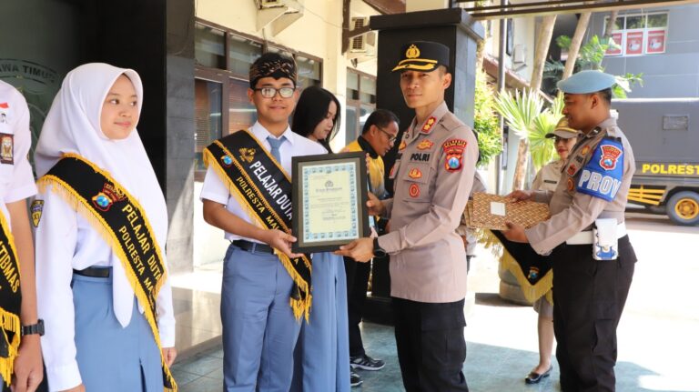 Enam Pelajar Duta Kamtibmas Diganjar Penghargaan, Wakapolresta: Generasi Muda Garda Depan Kota Malang yang Kondusif