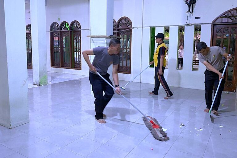 Polres Metro Jakarta Utara Gelar Aksi Peduli Pasca Ledakan di SMA Negeri 72 Kelapa Gading