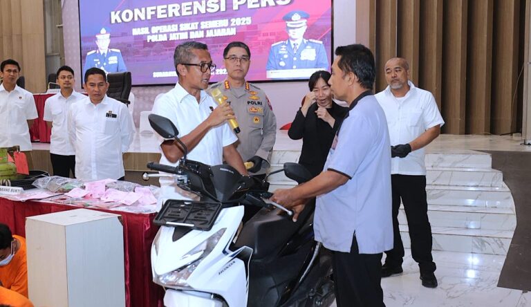 Polda Jatim Kembalikan Motor kepada Pemiliknya Usai Ditemukan Saat Operasi Sikat Semeru 2025