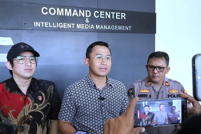 Polrestabes Surabaya Amankan Dua Orang Terduga Pencuri Puluhan Lampu Kota Lama