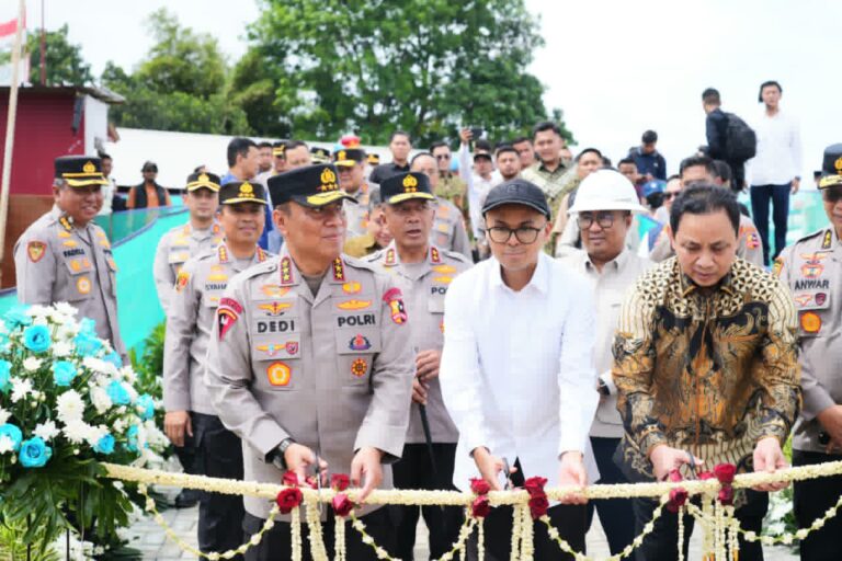 Polri Pertegas Peran Aktif Dalam Astacita Pada Topping off Sekolah, Peresmian Masjid dan Peletakan Batu Pertama Rumah Ibadah di SMA Kemala Taruna Bhayangkara