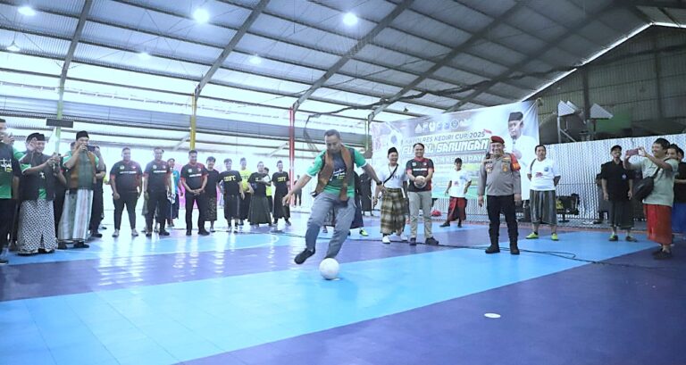 Kapolres Kediri Cup 2025: Futsal Sarungan HIMASAL dan LIM Berlangsung Meriah