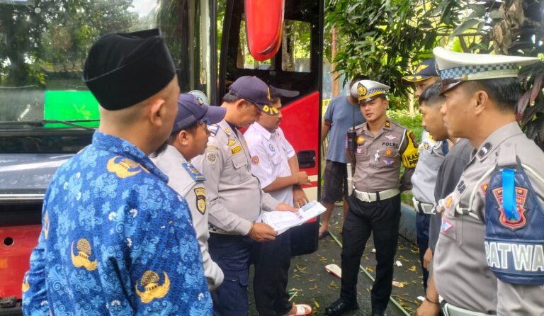 Operasi Zebra Semeru Polres Malang Gelar Ramp Check di Terminal Kepanjen