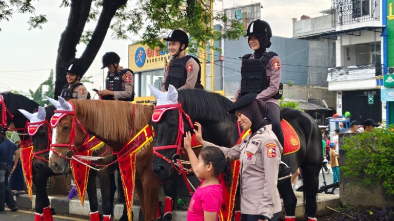 Den Turangga Ditpolsatwa Korps Sabhara Baharkam Polri Amankan dan Meriahkan CFD Margonda Depok
