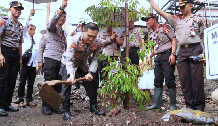 Peserta Didik Sespimma Lepas 125 Burung di Polres Malang Jaga Keseimbangan Alam